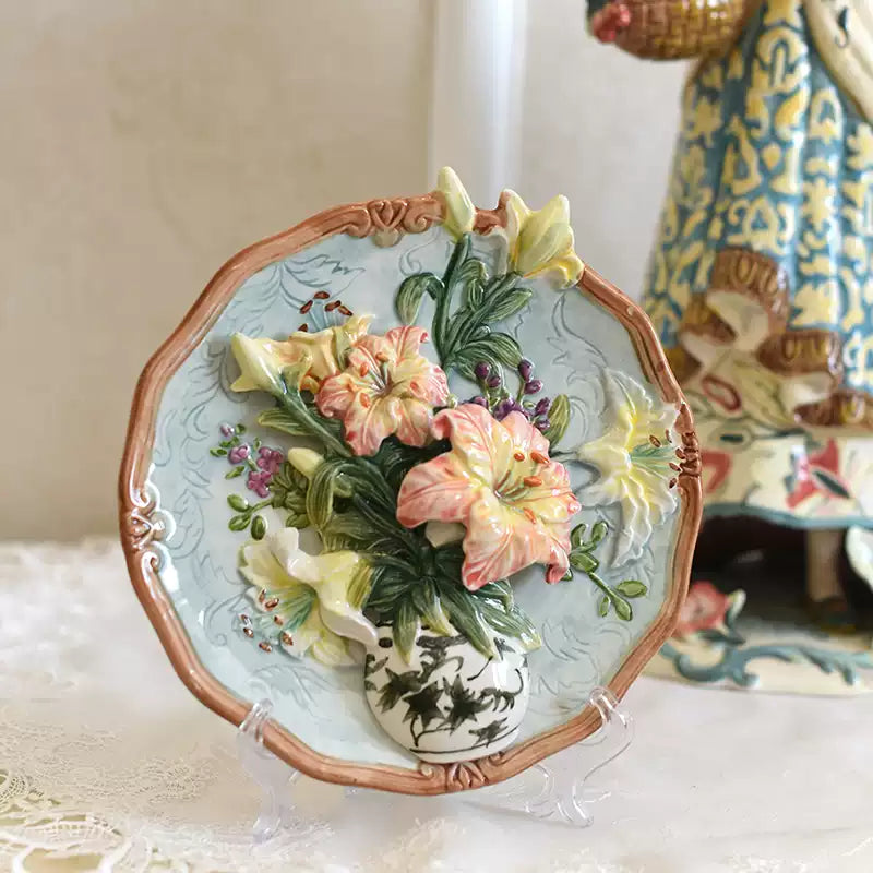 Retro-style Ceramic decorative plate in the shape of a lily, suitable as a gift for weddings or birthdays
